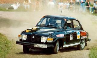 DELTOK I RALLY: 1974 SAAB 96 V4. Foto: WIKIMEDIA