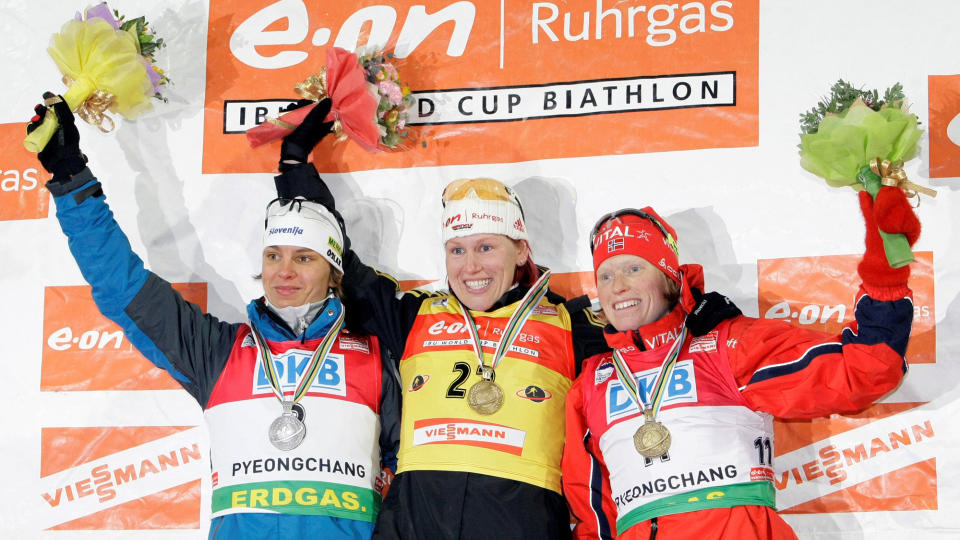 UNNET TORA BRONSEN: Kati Wilhelm synes Tora Berger fortjente en medalje, etter sine mange fjerdeplasser. Og p� fellesstarten tror hun den norske jenta kan bli fryktelig skummel. Foto: AP Photo/ Lee Jin-man