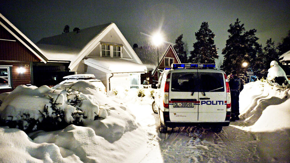 RANET I SITT EGET HJEM: Firebarnsfamilien ble plassert p� soverrommet i andre etasje mens ranerne endevendte huset deres under. Foto: NINA HANSEN