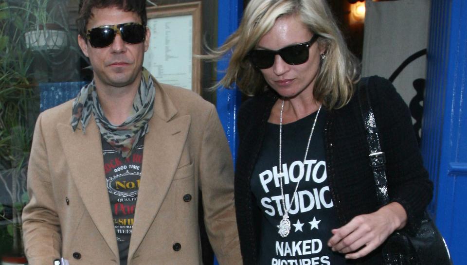 IKKE LENGER LIKE RADMAGER: Kate Moss (35), er sammen med typen James Hince. Foto: STELLA PICTURES
