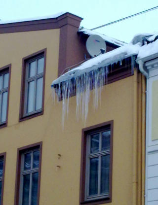 SE OPP!: Disse vil du ikke ha i hodet. Bilde fra Markveien i Oslo. MMS- foto: Torgeir P. Krokfjord