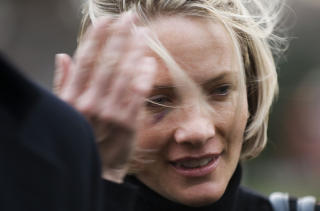 FIKK ET BL�TT �YE: Dana Perino. Foto: AFP PHOTO/Jim WATSON/Scanpix