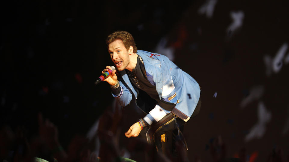 TAPTE LIKEVEL: Chris Martin og resten av Coldplay spilte for publikum under Brit Awards-prisutdelingen i g�r kveld. Likevel m�tte de dra derfra uten priser, til tross for at de var nominerte til hele fire av dem. Foto: SCANPIX /AP /MJ Kim