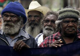 T�LER LITE MELK: Ogs� mange blant urfolket i Australia har lav toleranse for melk. De har levd av jakt og fiske, og mutasjonen som s�rger for melketoleranse har ikke spredt seg i disse gruppene. Foto: REUTERS/Mick Tsikas
