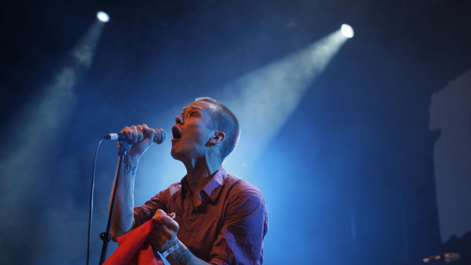 GJENGEN P� TUR: Vokalist John Olav Nilsen og hans gjeng fra Loddefjord har tr�kket, men sur sang er ikke alltid sjarmerende - punk eller ikke. FOTO: SIGURD FANDANGO