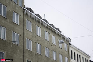 Osloborgere fra de fleste av byens bydeler har sendt inn bilder av istapper som henger ned fra hustakene. Her fra Sagene. Leserfoto: Martin Jacob Kristoffersen