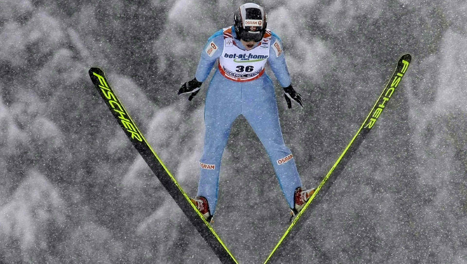 HISTORISK MEDALJE: Anette Sagen i svevet under det f�rste VM-hopprennet for kvinner. Sagen tok tredjeplassen i Liberec i dag. Foto: Leonhard Foeger, Reuters/Scanpix