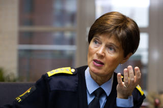 IKKE FORN�YD: Politidirekt�r Ingelin Killengreen er lite forn�yd med den lave oppklaringsprosenten generelt og innenfor vinningskriminalitet spesielt. N� skal ekstra tiltak og mer samarbeid i politiet oppklare flere saker, sier hun.
Foto: Cornelius Poppe / SCANPIX