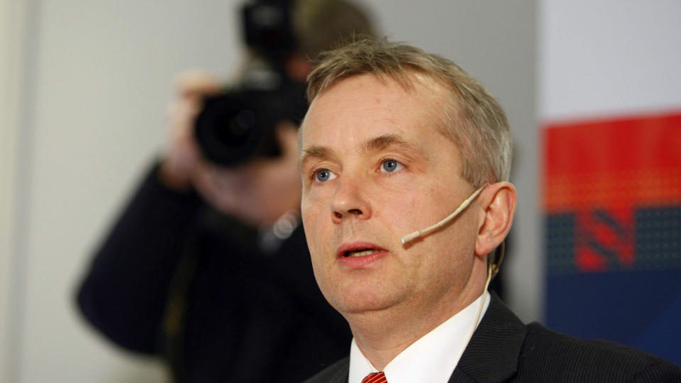 T�FF KRITIKK: Justisminister Knut Storberget m�tte trekke forslaget om � tillate politifolk � bruke hijab i tjenesten. Foto: Erlend Aas / SCANPIX