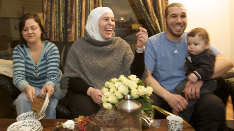 JUBLET: Keltoum H. Missoum var hoppende glad da b�de Politidirektoratet og Justisdepartementet sa ja til hijab i politiet. N� m� hun skrinlegge dr�mmen etter Storbergets helomvending. Foto: ALF OVE HANSEN