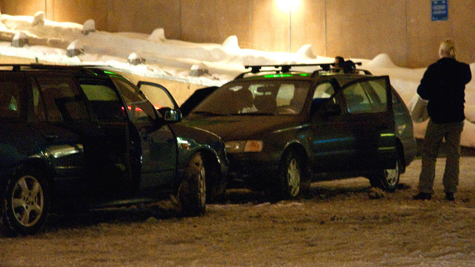 TR�TT TYV:   Her p�griper sivilt politi en biltyv sovende i en stj�let bil. P�gripelsen skjedde p� Kalbakken i Oslo. Foto:Geir �steby