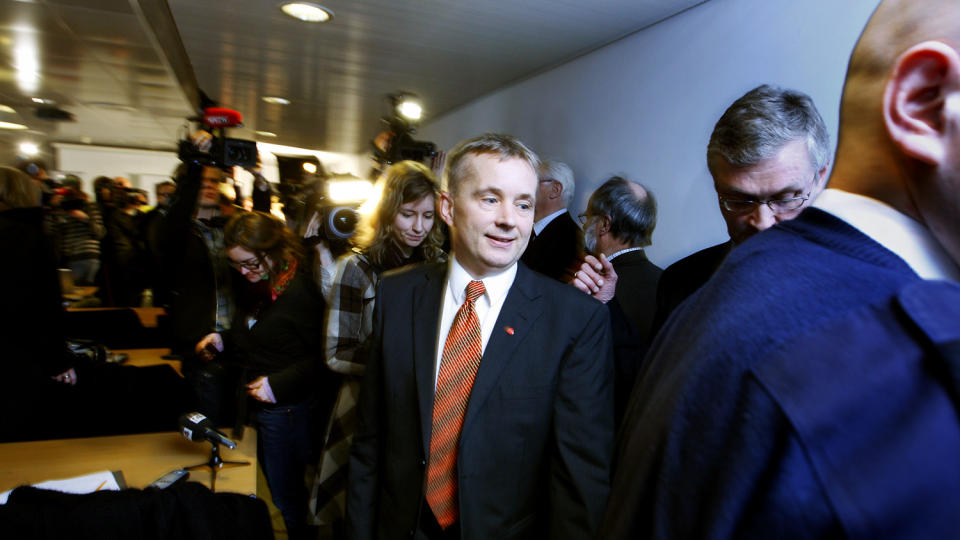 KRISE: Knut Storberget avbr�t i g�r vinterferien for � m�te pressen og legge hijab-forslaget d�dt. Foto: SCANPIX