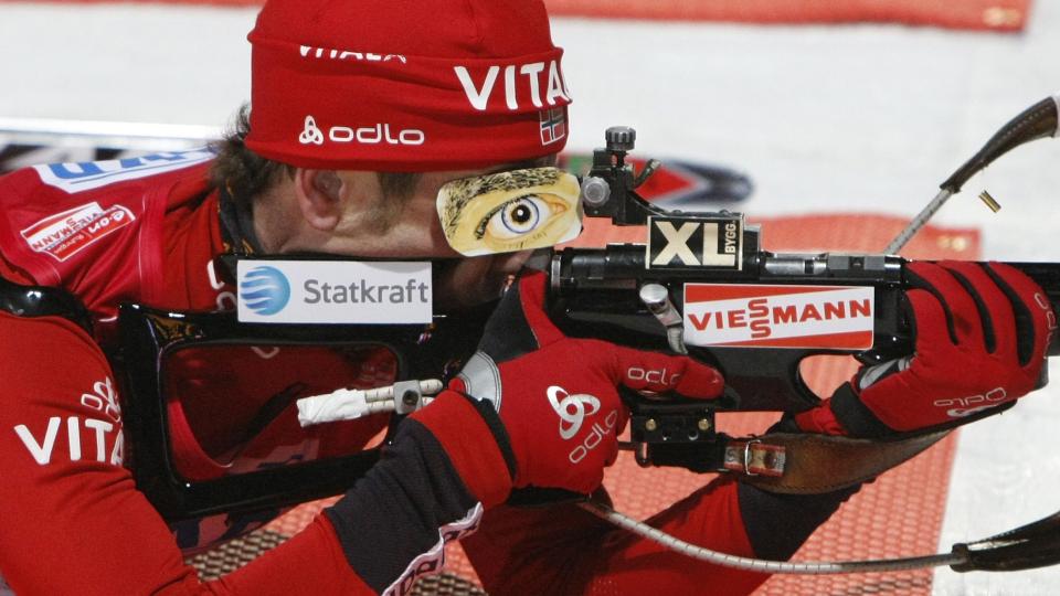 UTENFOR PALLEN: Ole Einar Bj�rndalen misset da han hadde h�nda p� enda et VM-gull. Foto: Reuters/Scanpix