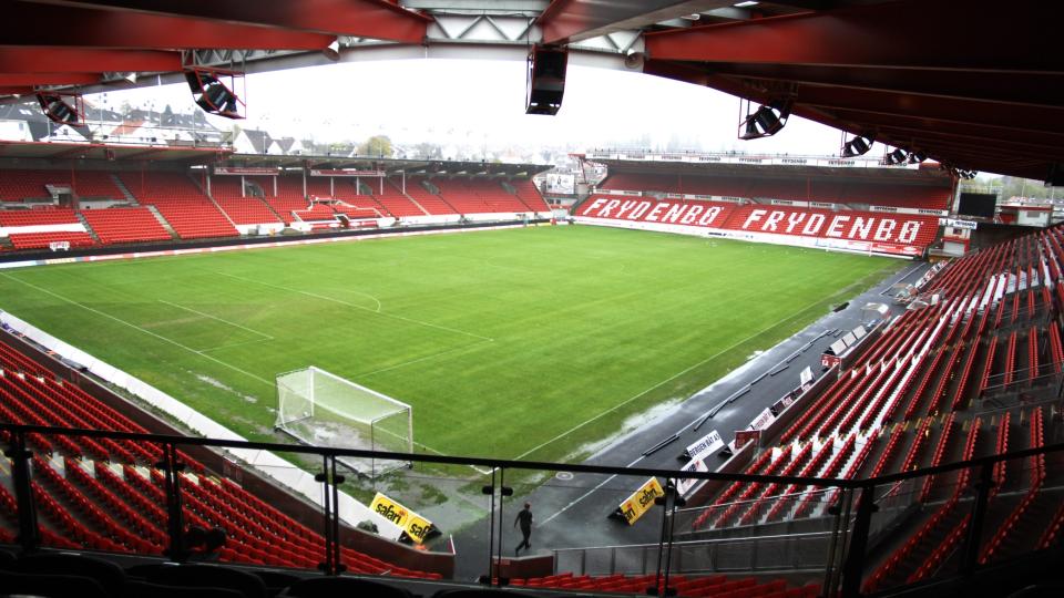 B�LLER P� BANEN: Brann stadion i Bergen. Foto: Marit Hommedal/Scanpix