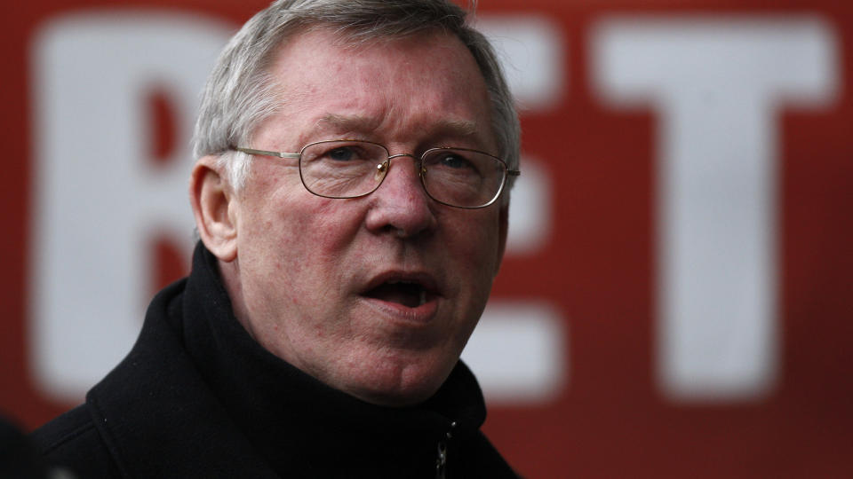 FLERE MINDGAMES? Alex Ferguson hevder if�lge The Daily Mail at det blir for t�ft � vinne fem titler i �r.Foto: AP /Jon Super