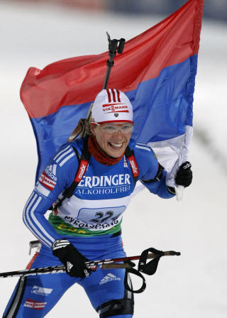 MER GULL: Olga Zaitseva cruiset inn til stafettgull for Russland i g�r. I dag gikk hun til topps p� egen h�nd. Foto: Lee Jae-Won/Reuters/Scanpix