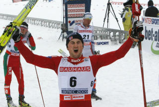 - KOR VA' D�M HEN? Petter Northug etter seieren i skiathlom-konkurransen i Liberec forrige s�ndag.Foto: Lise �serud, Scanpix