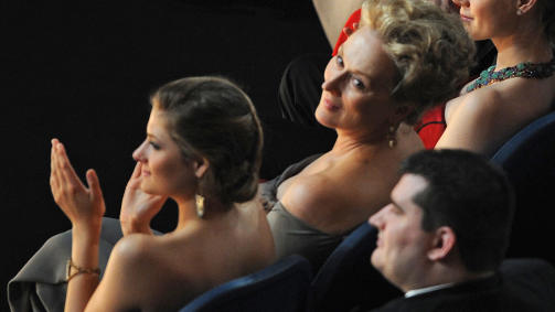 MED DATTERA: Meryl Streep og datteren inne i Kodak Theatre. Foto: SCANPIC/AFP PHOTO Gabriel BOUYS