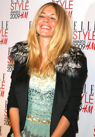INSPIRERT AV S�STEREN: Sienna havnet i sladderspaltene for bohem-stilen sin. S�sterens designkl�r er f�lgelig inspirert av Sienna, med et lite hint av Savannah selv. AFP PHOTO / MAX NASH
