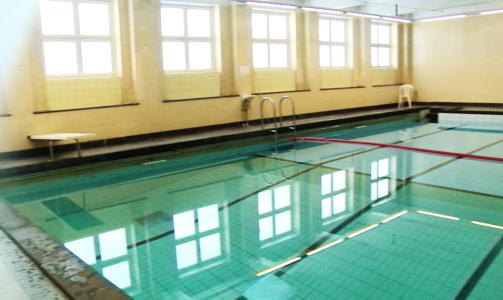 KJ�NNSDELT: Her har guttene og jentene ved M�llergata skole sv�mmeundervisning hver for seg hver 14.dag. Foto: �ISTEIN NORUM MONSEN