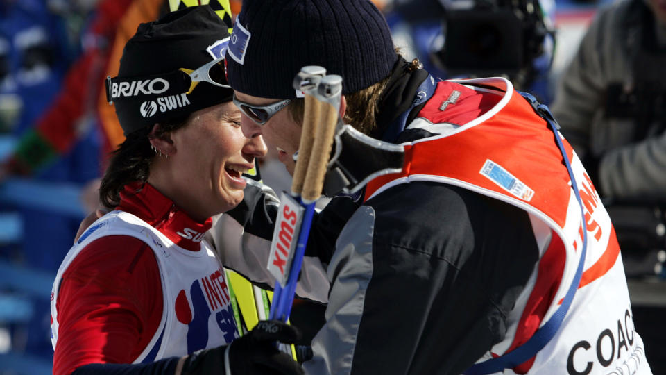 LENGE SIDEN GLEDEST�RENE I OBERSTDORF: Under Svein Tore Samdals ledelse, var Marit Bj�rgen verdens beste langrennsl�per, og kronet et fantastisk mesterskap i Oberstdorf i 2005 med tremilsgull. N� mener suksesstreneren at Olympiatoppen har f�tt Bj�rgen til � tro at hun ble syk av treningsopplegget hun fulgte tidligere.
Foto: Erlend Aas / SCANPIX
