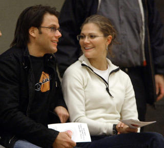 HAR V�RT KJ�RESTER I SJU �R: Kronprinsesse Victoria og kj�resten Daniel Westling ble sammen i 2002. Her fotografert i 2003. Foto: SCANPIX