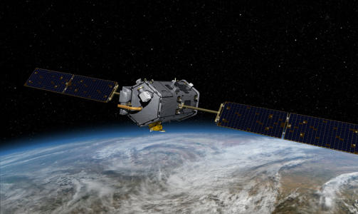 SATELLITTEN: Slik vil satellitten sveve over jorda, if�lge Nasas tegner.