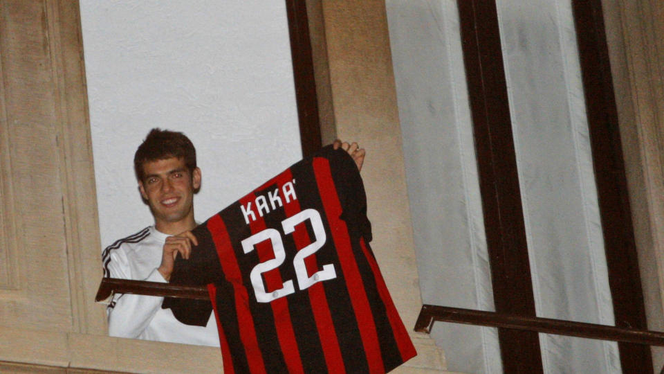 FIKK NEI FRA KAKA' - PR�VER SEG P� MILAN: Om det er av hevnlyst fordi man ikke var i stand til � overtale Kaka' vites ikke, men Manchester Citys pengesterke eiere, Abu Dhabi-gruppen skal ha fors�kt � kj�pe 40 prosent av aksjene i AC Milan.Foto: SCANPIX/AP Photo/Luca Bruno