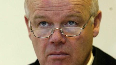 - IKKE UVANLIG: Advokat Jens-Ove Hagen har bist�tt en rekke polititjenestemenn i retten. Han mener brudd p� taushetsplikten ikke er uvanlig, men at det ofte skjer med hederlig motiv.
Foto Knut Falch / SCANPIX