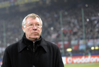 SIER FRA: Sir Alex Ferguson gir klar beskjed til sin st�rste stjerne at han m� slutte � gi fra seg ballen for lett.  Foto: AFP PHOTO / DAMIEN MEYER