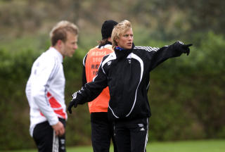 BLODR�DE TALL TROSS SPILLERSALG: Rosenborg-spillerne Marek Sapara (t.v.) og Per Ciljan Skjelbred er to av de heteste salgsvarene i Tippeligaen. RBK budsjetterer med et spillersalg p� mer enn 20 millioner kroner i 2009. Likevel regner man med at underskuddet blir p� vel 29 millioner kroner denne sesongen.
Foto: Terje Bendiksby / SCANPIX