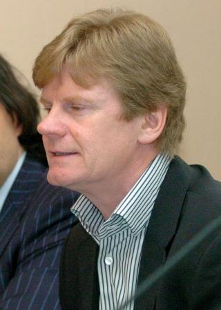GRILLET: Styreformann og sjef i IFPI, engelske John Kennedy, ble avh�rt i retten under Pirate Bay-rettssaken i Stockholm i dag. Dette bildet er fra 2005. Foto: EPA/Angel Diaz/Scanpix