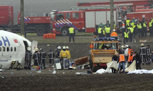 FLERE D�DE: Tyrkiske CNN melder n� at ti personer omkom i flystyrten. Foto: AP/SCANPIX