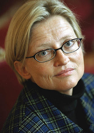 KNIVSTUKKET: Den svenske utenriksministeren Anna Lindh ble knivstukket p� kj�pesenteret NK i Stockholm sentrum i 2003. Foto: FREDRIK PERSSON / AFP / SCANPIX