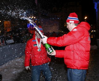 OG SJAMPIS: Litt bobler ble det ogs�. Foto: H�kon Mosvold Larsen / SCANPIX