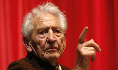 PEKTE P� PARTISEKRET�REN:  Ap-veteranen Haakon Lie (103). Foto: Lise �serud / SCANPIX
