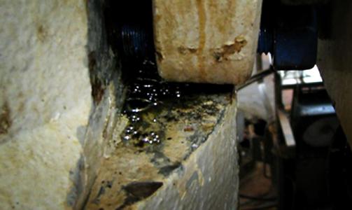 METALLISK KVIKKS�LV: Ved demontering av en ventil p� plattformen Ekofisk Alfa i januar i �r, ble det funnet kvikks�lv. Foto: Privat