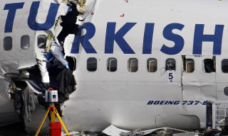 NEKTER FOR FEIL: Turkish Airlines sier flyet var i forskriftsmessig stand. Foto: Scanpix/REUTERS/Robin Lonkhuijsen