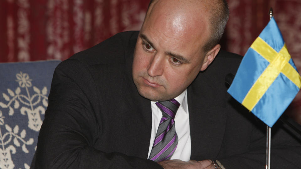 NEDTUR: Svensk �konomi sliter i motbakke. Sveriges statsminister Fredrik Reinfeldt har grunn til � henge med hodet. 
Foto Bj�rn Sigurds�n / SCANPIX