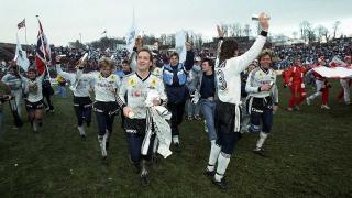 DEN GANG: G�ran S�rloth i spissen for Rbk da �troillungan� slo Brann - og tok the Double - i cupfinalen 1988. Etter at han ble tv-kjendis er det en ny generasjon som har oppdaget den gamle idrettshelten. Foto: SCANPIX