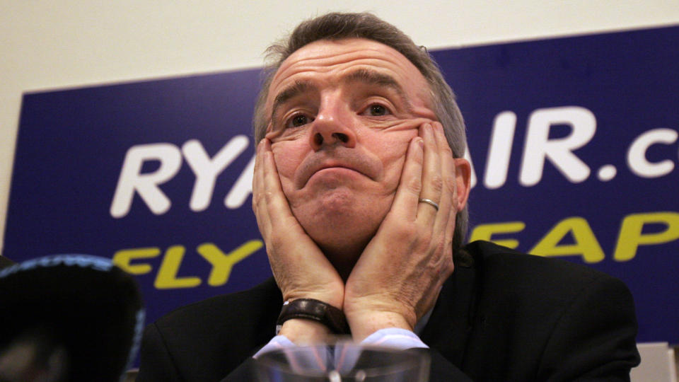 VIL TJENE P� DOBES�K: Direkt�r Michael O'Leary tror alle flypassasjerer g�r med noe britiske kontanter p� seg. Foto: Scanpix