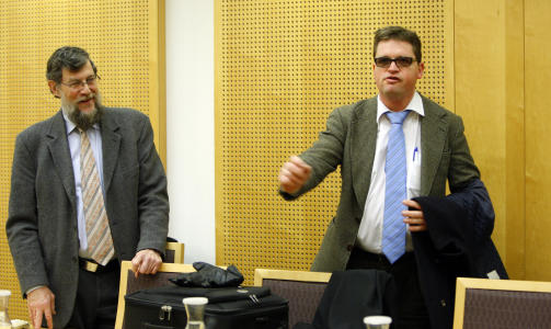 FORSVARER FORELDRENE: Advokatene Knut Rognlien og Trygve Staff forsvarer henholdsvis faren og moren i Rasool-saken. Faren ble d�mt og moren ble frikjent.
Foto: Erlend Aas / SCANPIX