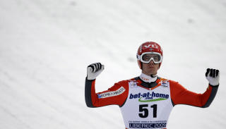 IMPONERTE: Anders Bardal klinet til med et hopp p� 131 meter, og endte til slutt p� 5. plass. Foto: REUTERS/Leonhard Foeger (CZECH REPUBLIC)