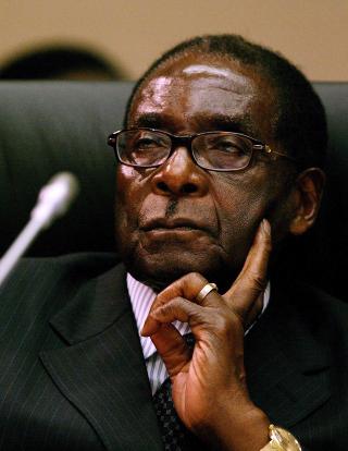 KOMMER TIL K�BENHAVN: Zimbabwes ambassade i Stockholm bekrefter at Mugabe vil reise til COP15. Foto: EPA/JON HRUSA/Scanpix