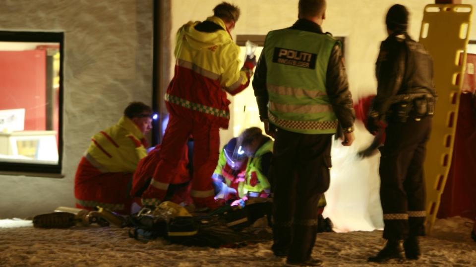 F�RSTEHJELP: Tre personer ble skadd i en akeulykke i Vestfold. Foto: Stener Kalberg