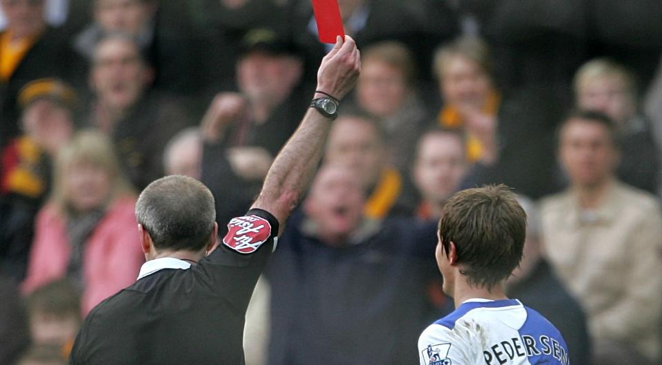 SENDT AV: Morten Gamst Pedersen fikk to gule kort, og m�tte forlate banen. Foto: PA.