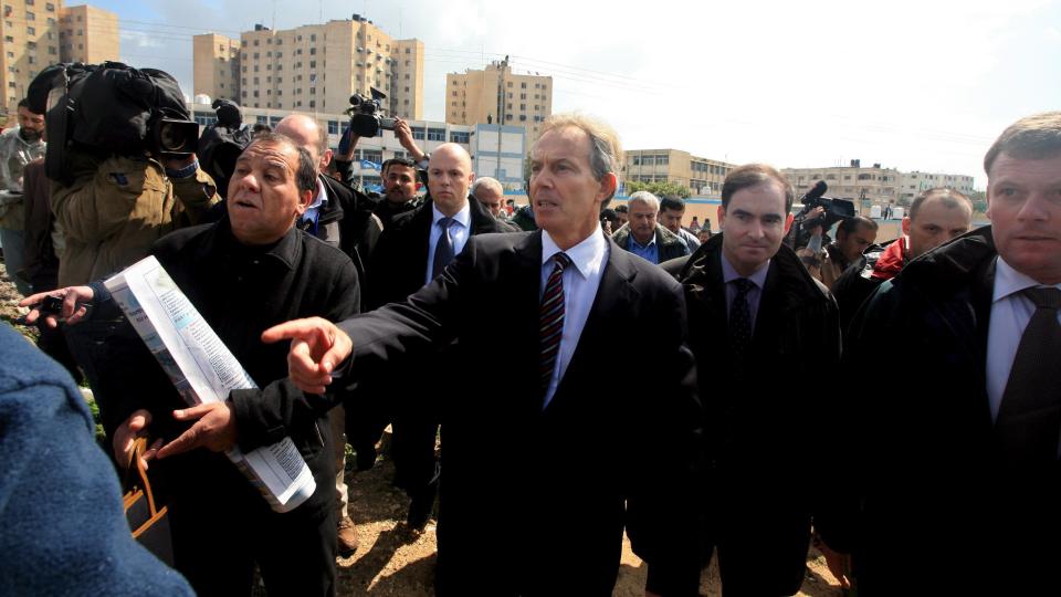 BES�KTE GAZA: Kvartettens spesialutsending Tony Blair ankom Gazastripen i dag i sitt f�rste bes�k siden han ble utnevnt. Han har imidlertid tatt til orde ved flere anledninger at kvartetten m� samarbeide med Hamas for � f� til en varig fredsl�sning. Foto: Scanpix.