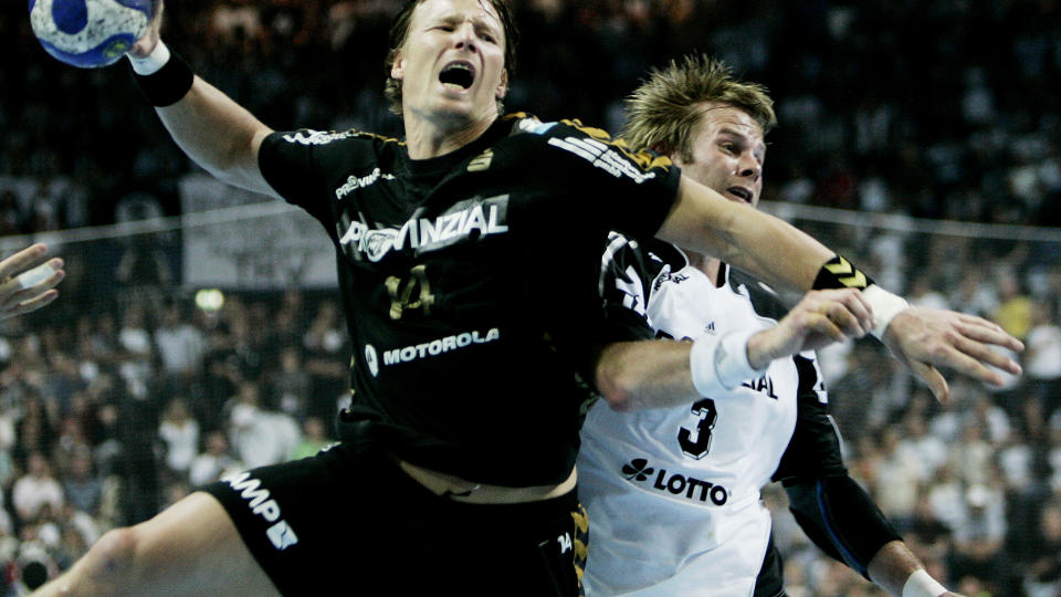 SPILTE FINALEN: Johnny Jensen og Jan Thomas Lauritzen spilte mesterligafinale for Flensburg mot Kiel i 2007. Foto: AP.