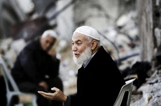 �NSKER SAMEKSISTENS: Imam og lege Hazem Sarraj har bodd mange �r i Spania, men er n� tilbake i Gaza, hvor han ber palestinerne om � komme over fiendskapet og snakke sammen. Foto: Torbj�rn Gr�nning