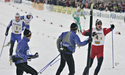 - OG � SKA ITJ TIL OL? Om Frode Andresen hadde f�tt lov til � g� v-cup i januar, og gjort det sterkt, mener han situasjonen ville minnet mye om da Petter Northug knuste Norges stafettankermann dagen etter at han ble vraket til OL i 2006. 
Foto: �rn E. Borgen / SCANPIX .